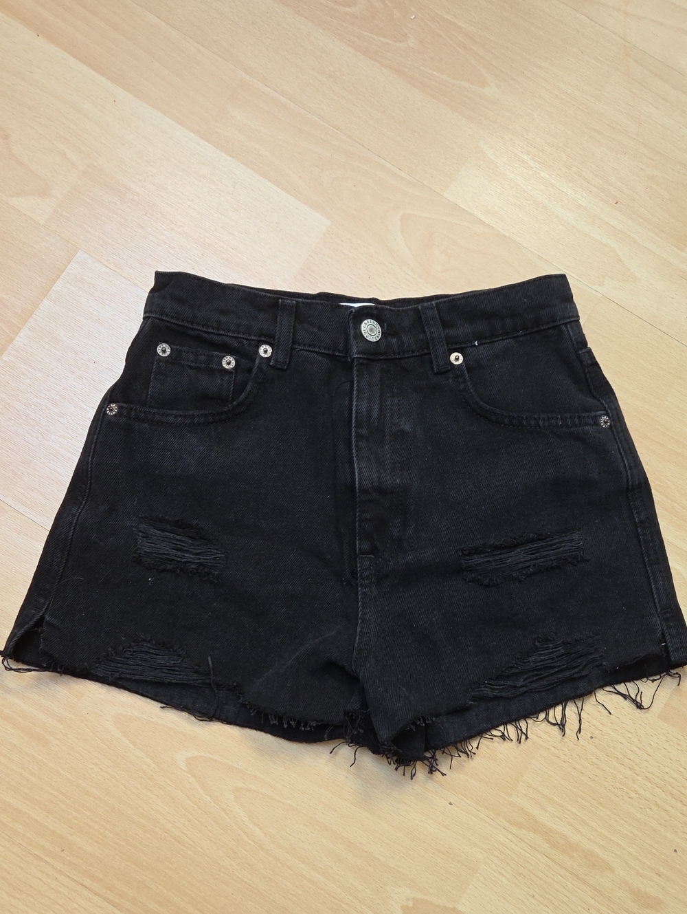 Pull & Bear Black High-Rise Distressed Women's Denim Shorts Size 4